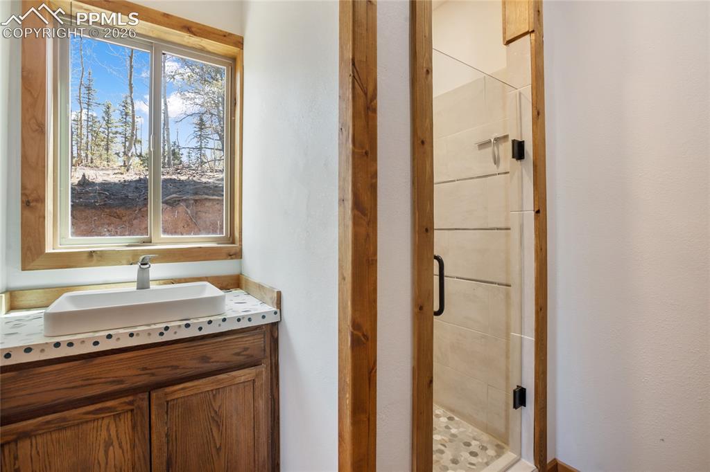 Image 22 of 41: Main level 2nd primary ensuite