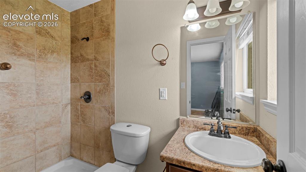 Image 11 of 30: Bathroom