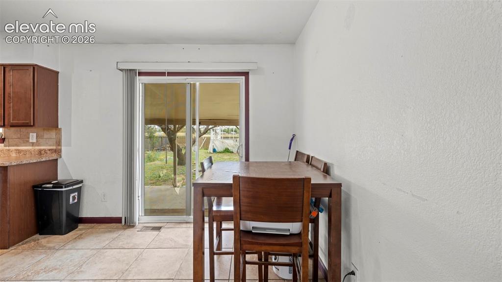 Image 13 of 30: Dining Area