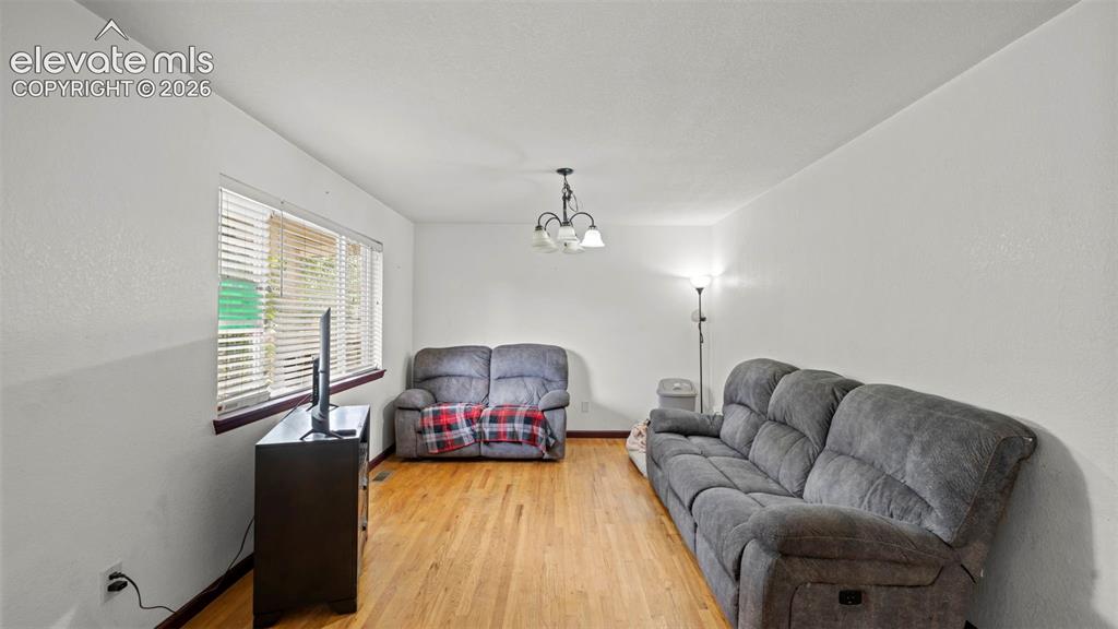 Image 5 of 30: Living Room