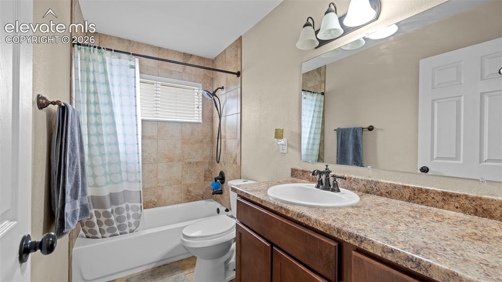 Image 7 of 30: Bathroom