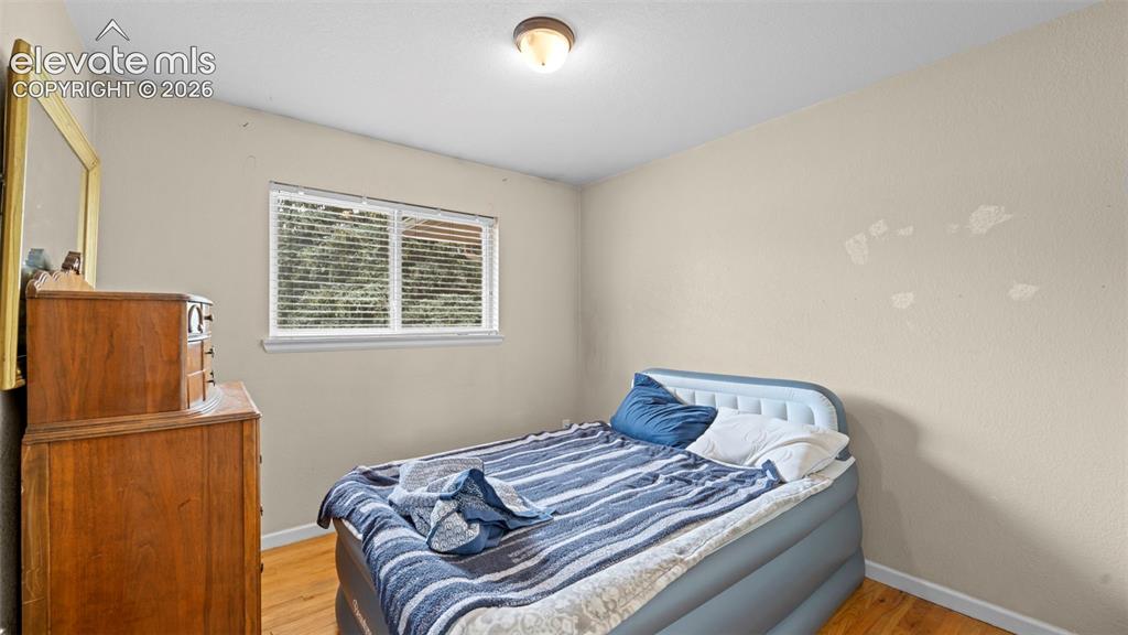 Image 8 of 30: Bedroom