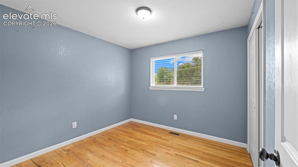 Image 9 of 30: Bedroom