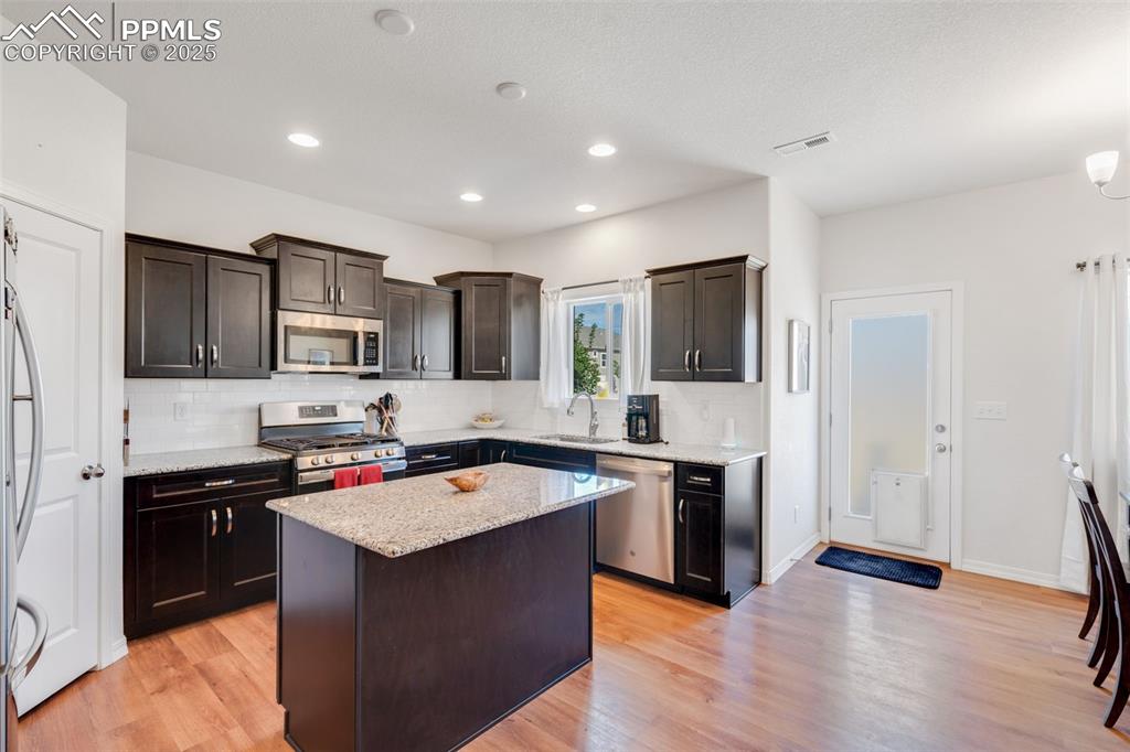 Image 10 of 31: Kitchen