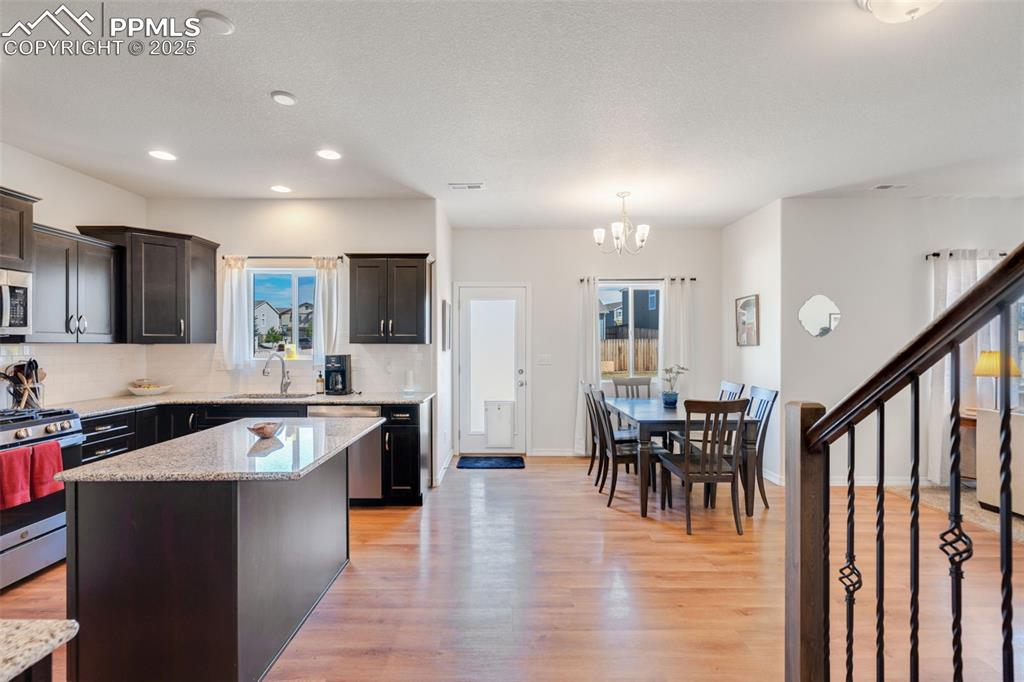 Image 11 of 31: Kitchen