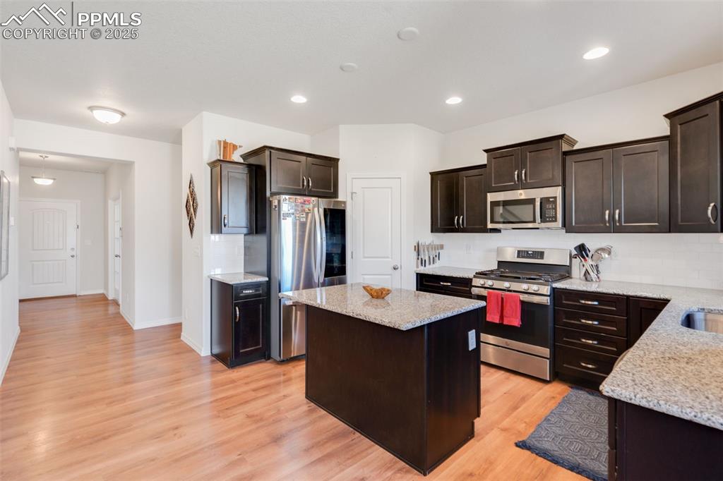 Image 12 of 31: Kitchen