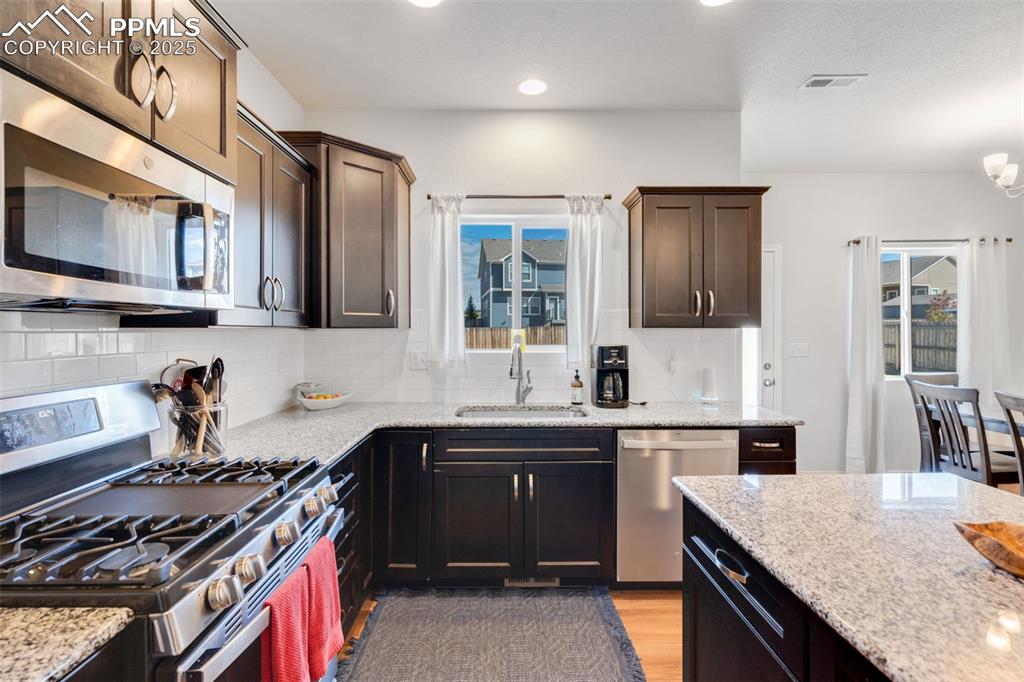 Image 13 of 31: Kitchen