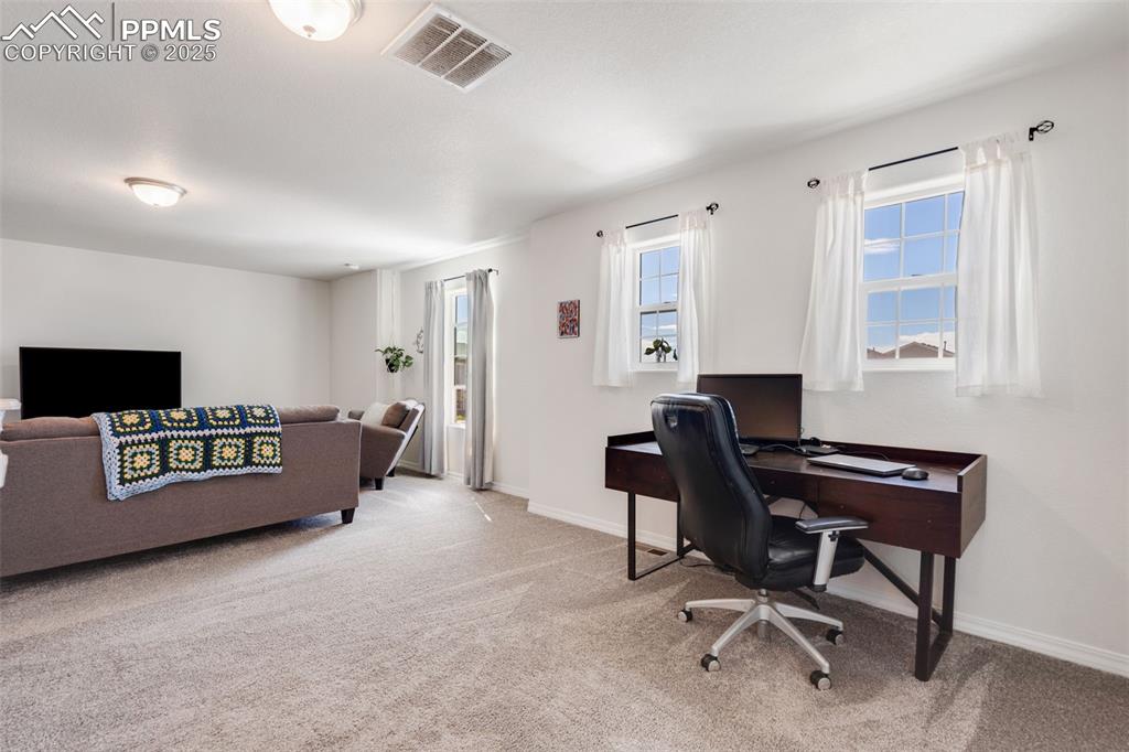 Image 15 of 31: Office