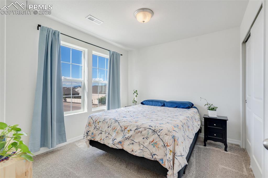 Image 24 of 31: Bedroom