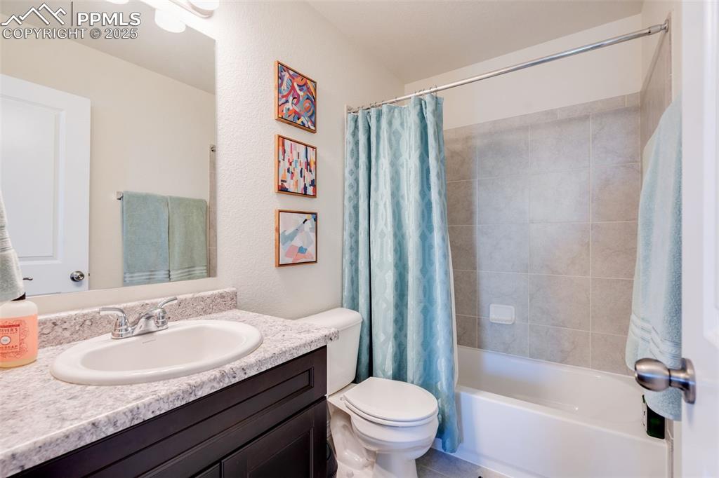 Image 25 of 31: Bathroom