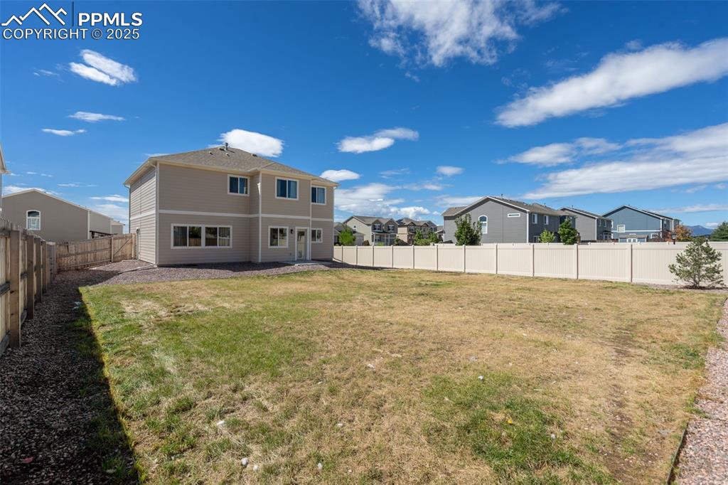 Image 28 of 31: Back of Structure