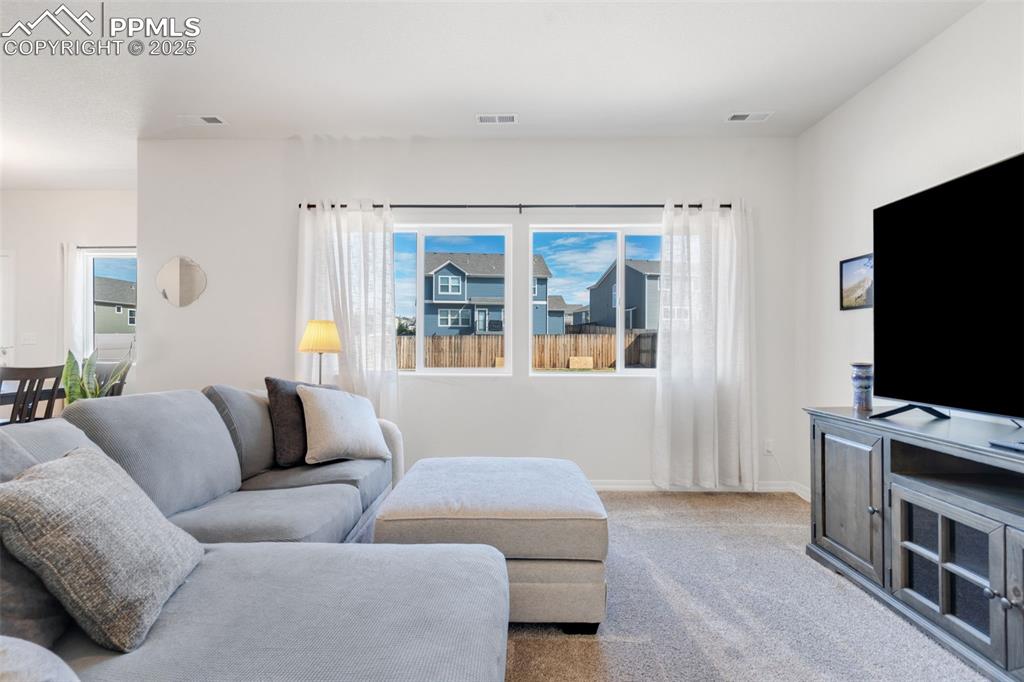 Image 7 of 31: Living Room