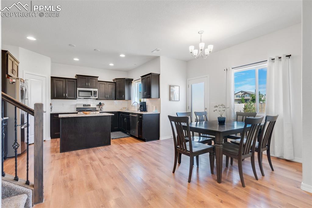 Image 9 of 31: Dining Area