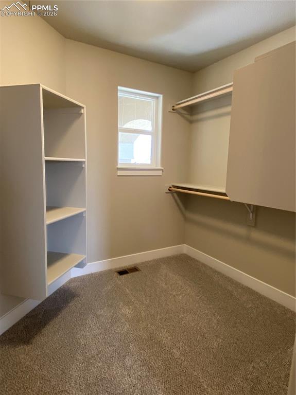 Image 17 of 31: Closet