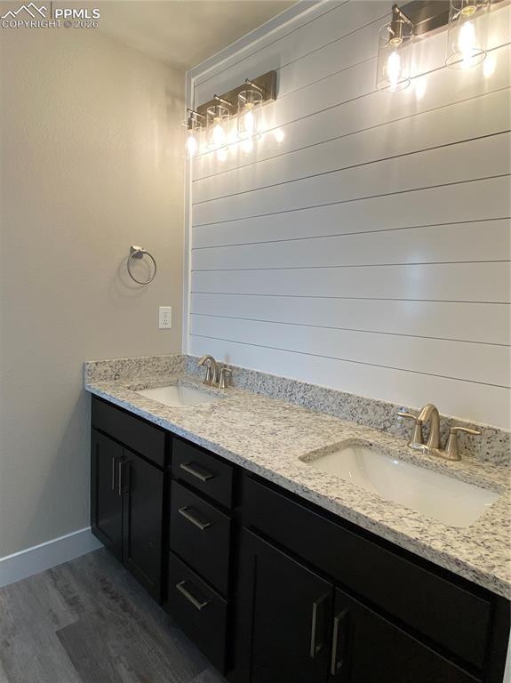 Image 22 of 31: Bathroom