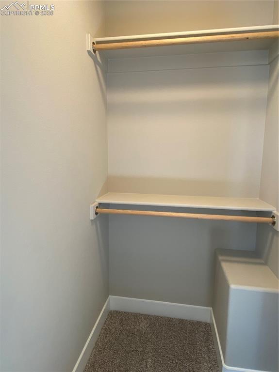 Image 25 of 31: Closet