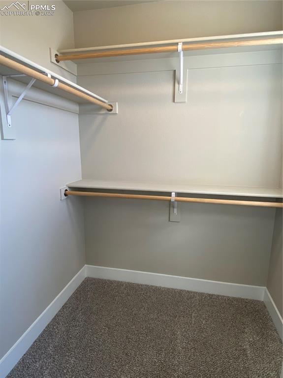 Image 27 of 31: Closet