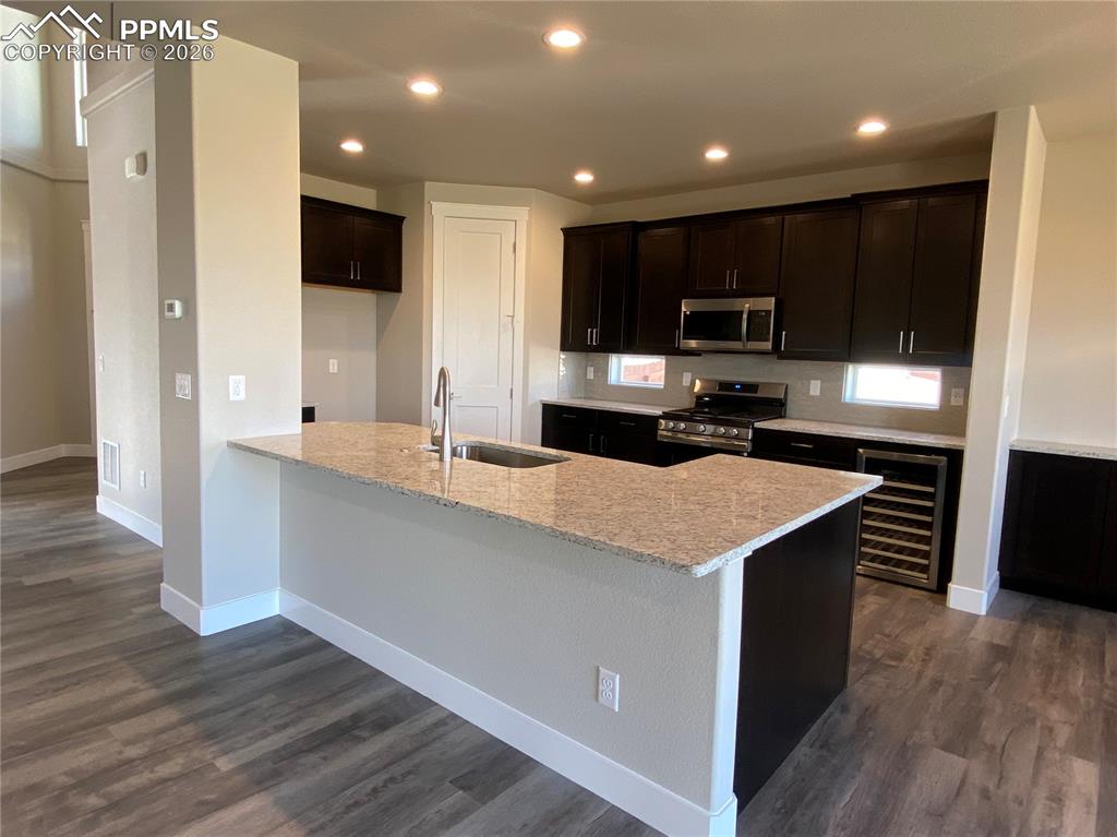 Image 4 of 31: Kitchen