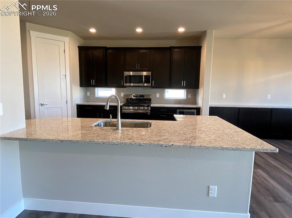 Image 5 of 31: Kitchen