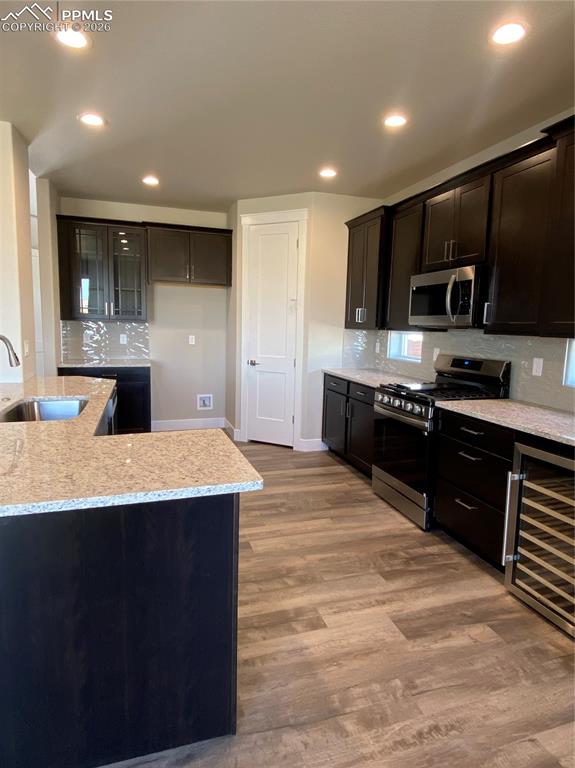 Image 6 of 31: Kitchen