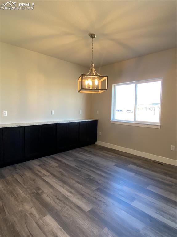 Image 8 of 31: Dining Area