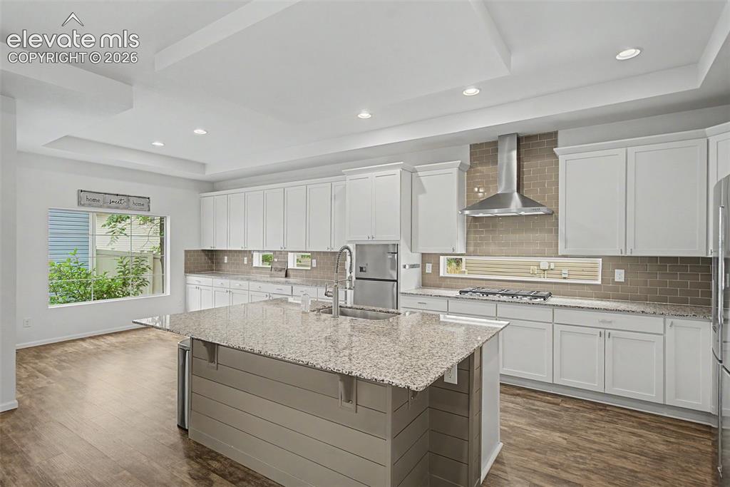 Image 11 of 31: Kitchen