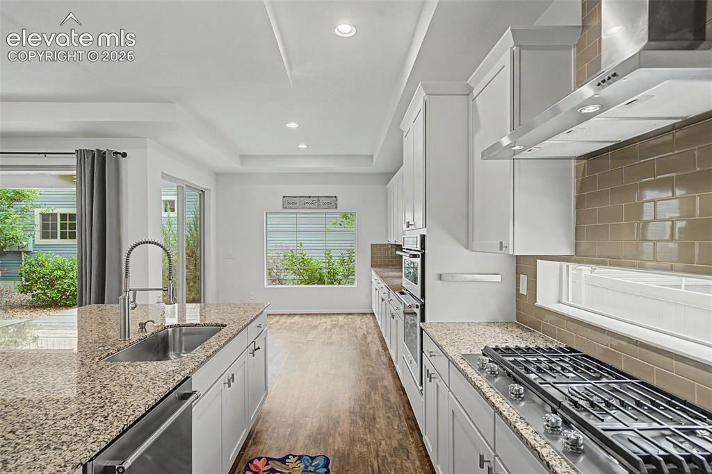 Image 12 of 31: Kitchen