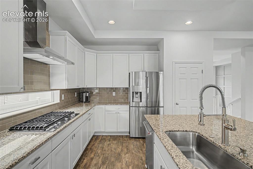 Image 13 of 31: Kitchen