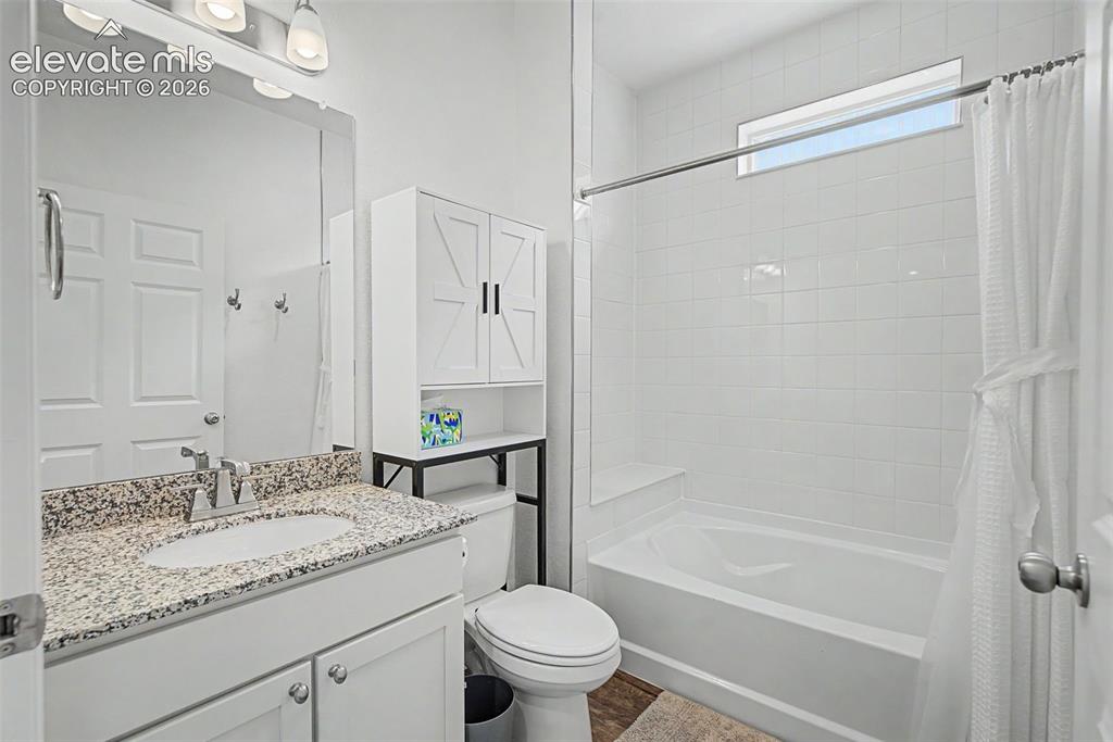 Image 16 of 31: Bathroom