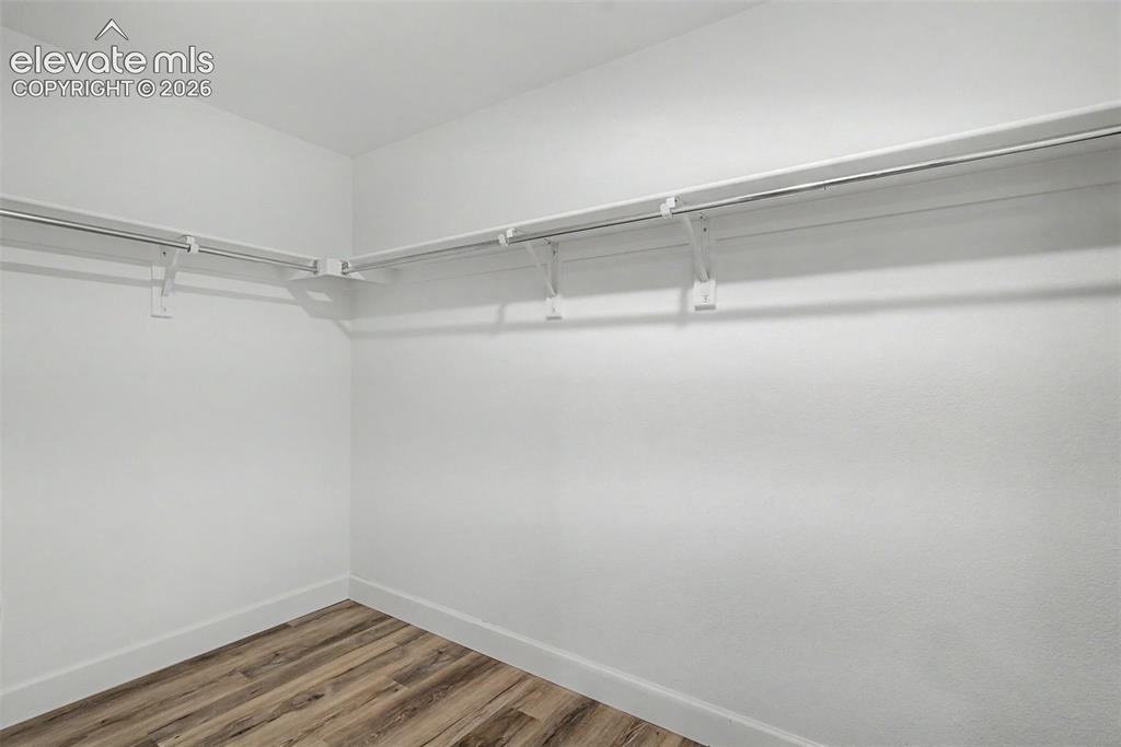 Image 28 of 31: Closet