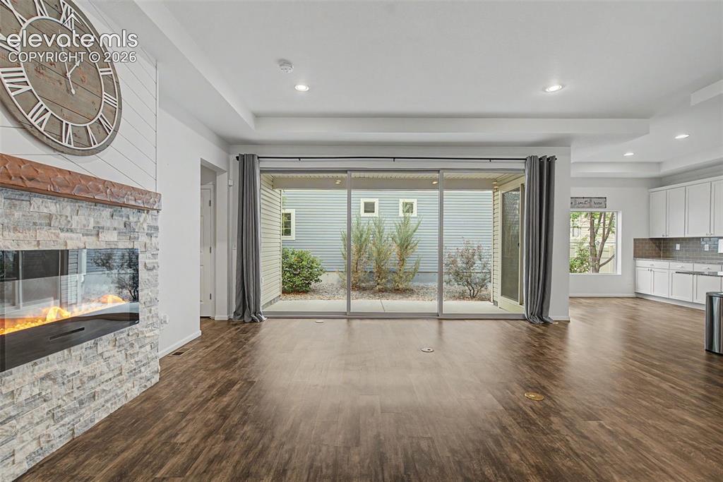 Image 8 of 31: Living Room