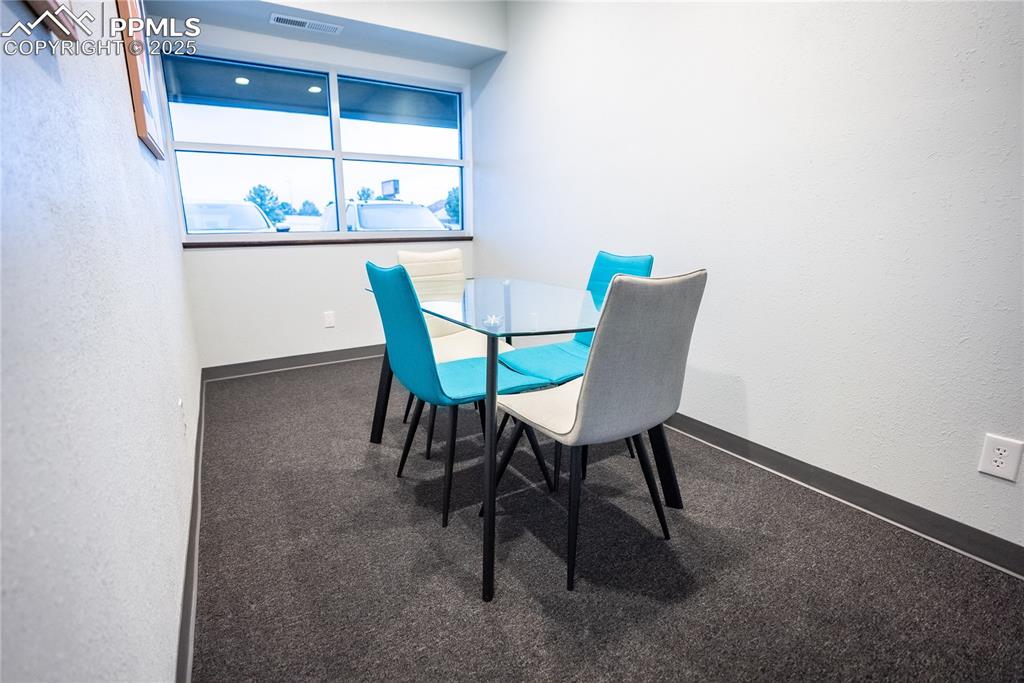 Image 16 of 35: Dining Area