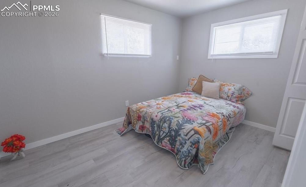 Image 16 of 21: Bedroom