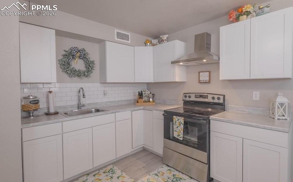 Image 6 of 21: Kitchen