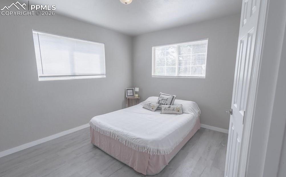 Image 7 of 21: Bedroom