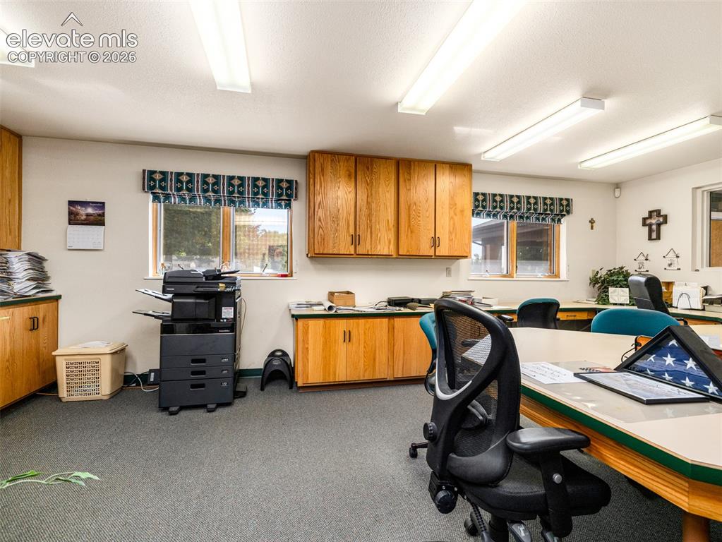 Image 16 of 50: Office
