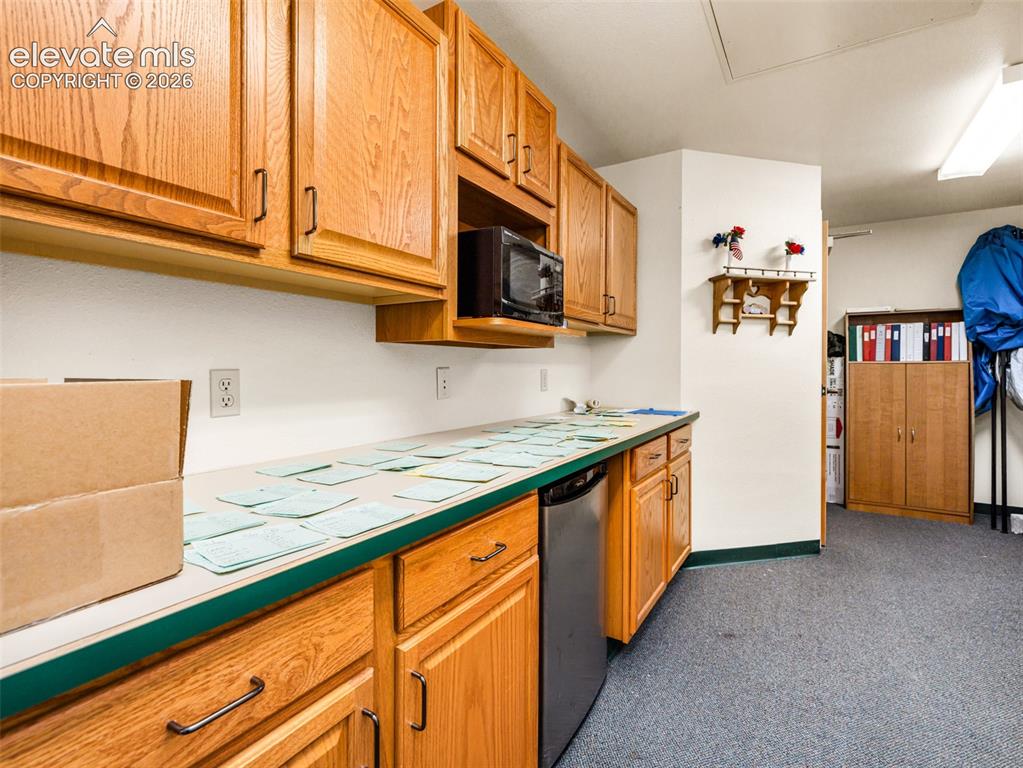 Image 19 of 50: Kitchen