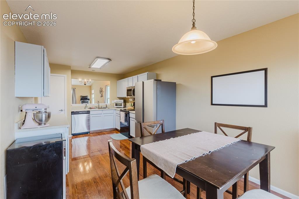 Image 10 of 38: Dining Area
