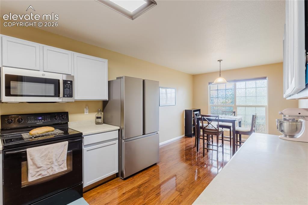 Image 7 of 38: Kitchen