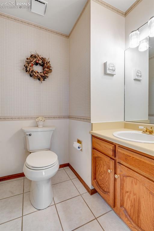 Image 16 of 41: Half bathroom on main level.