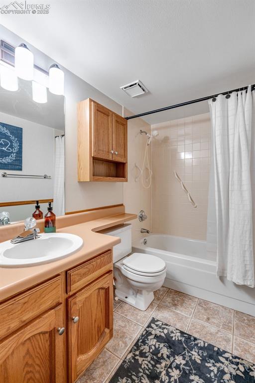 Image 27 of 41: 2nd story full bathroom