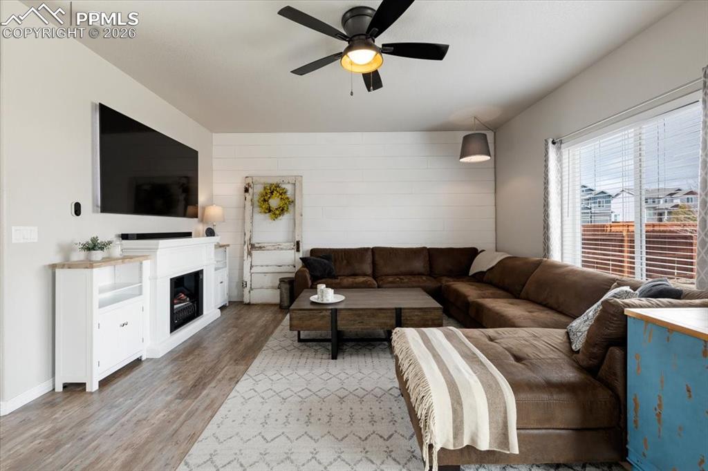 Image 10 of 50: Living Room