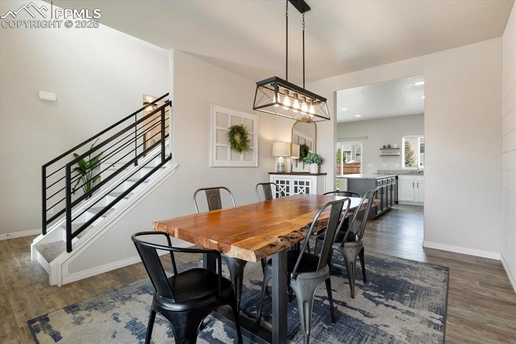 Image 15 of 50: Dining Area