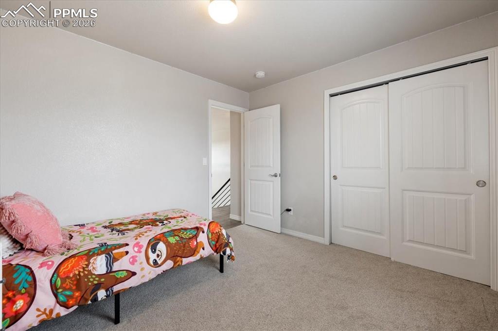 Image 19 of 50: Bedroom