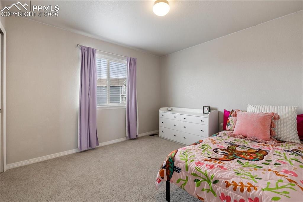 Image 20 of 50: Bedroom