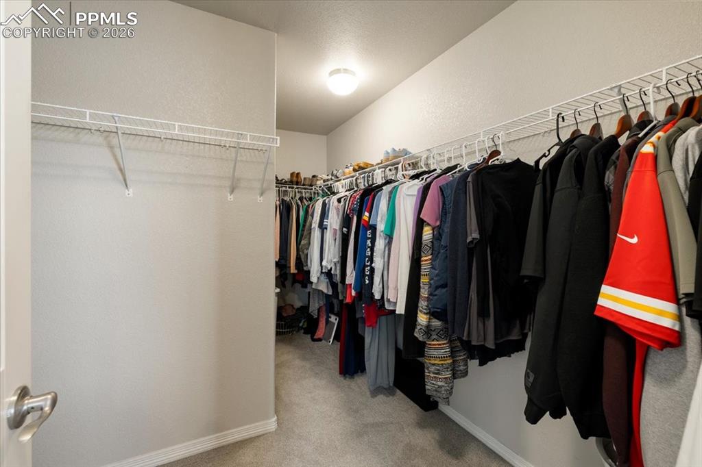 Image 33 of 50: Walk-In Closets