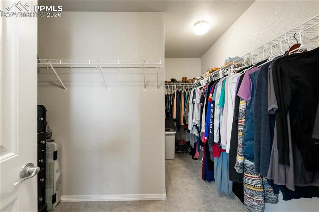 Image 34 of 50: Walk-In Closets