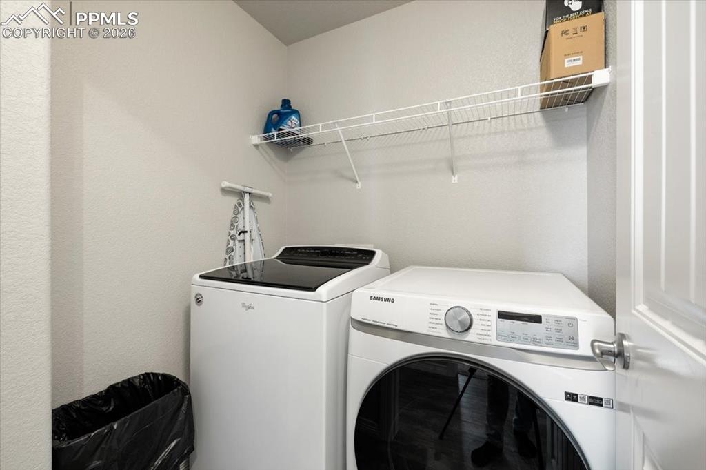 Image 35 of 50: Laundry