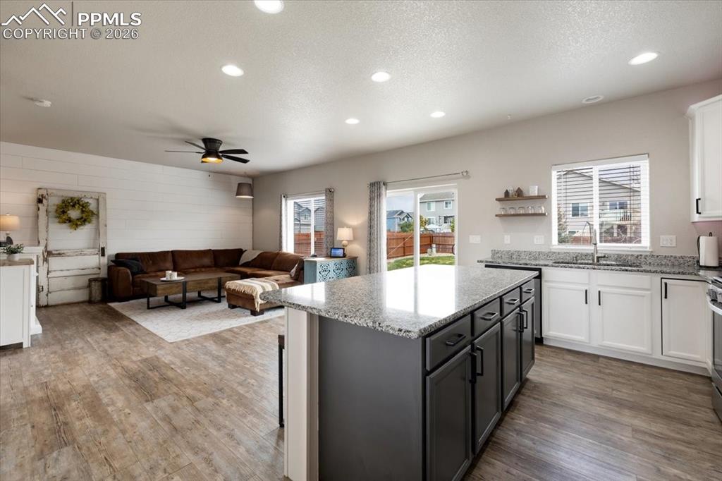 Image 4 of 50: Kitchen