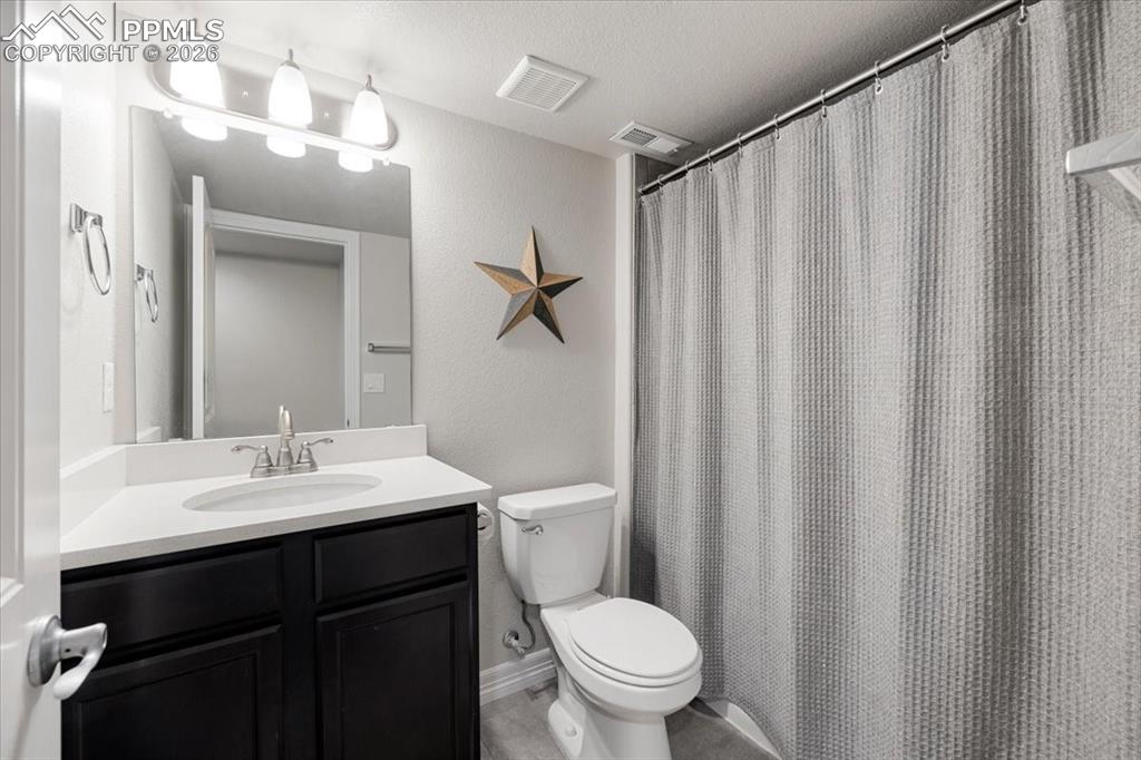 Image 44 of 50: Bathroom